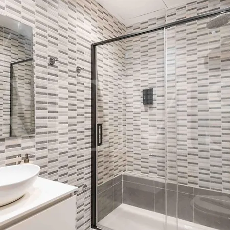 Adorable Flat With Private Parking In The Center By Rems Malaga