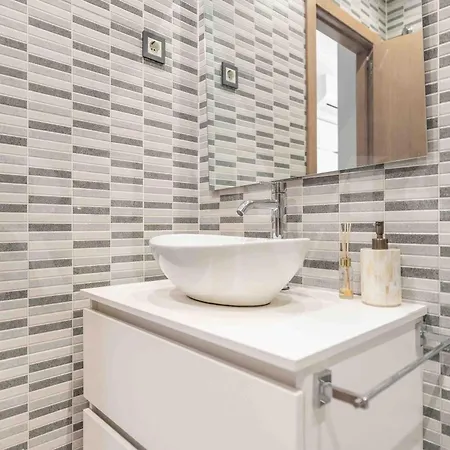 Adorable Flat With Private Parking In The Center By Rems Apartment